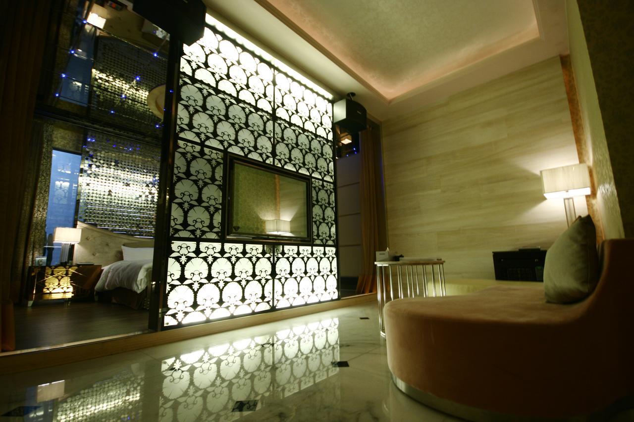 The Yorker Deluxe Motel Taoyuan Exterior photo